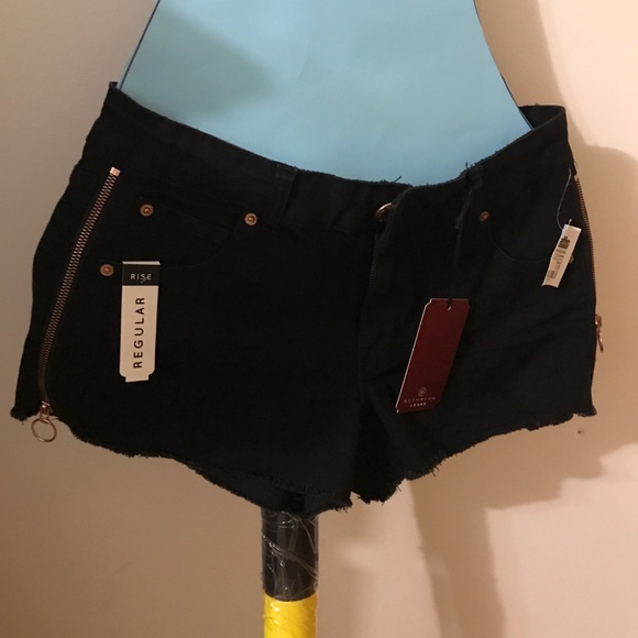 Black jean shorts - Picture 2 of 10